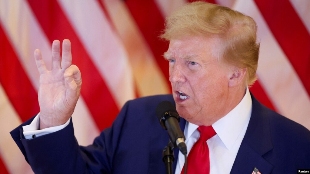 Donald Trump habla durante una conferencia de prensa, el día después de un veredicto de culpabilidad en su juicio penal por cargos de falsificación de registros comerciales(Foto: VOA)