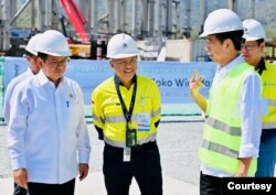 Presiden Jokowi meninjau Smelter tembaga di Sumbawa milik PT Amman. (Biro Setpres)