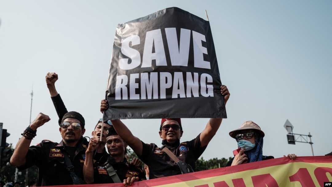 Members of the Muslim community protest against a government plan to develop Rempang island into a Chinese-funded economic zone that would displace around 7,500 people in front of the Arjuna Wijaya Statue in Jakarta, Indonesia, on Sept. 20, 2023.