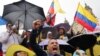 Sejumlah demonstran turun ke jalan di Bogota, Kolombia, untuk memprotes kebijakan ekonomi Presiden Kolombia Gustavo Petro, pada 21 April 2024. (Foto: Reuters/Luisa Gonzalez)