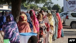 Women queue to cast their votes during the constitutional referendum at a polling station in N'Djamena, Dec. 17, 2023. 