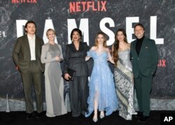 Nick Robinson, Robin Wright, Shohreh Aghdashloo, Brooke Carter, Millie Bobby Brown, dan Juan Carlos Fresnadillo (Evan Agostini/Invision/AP)