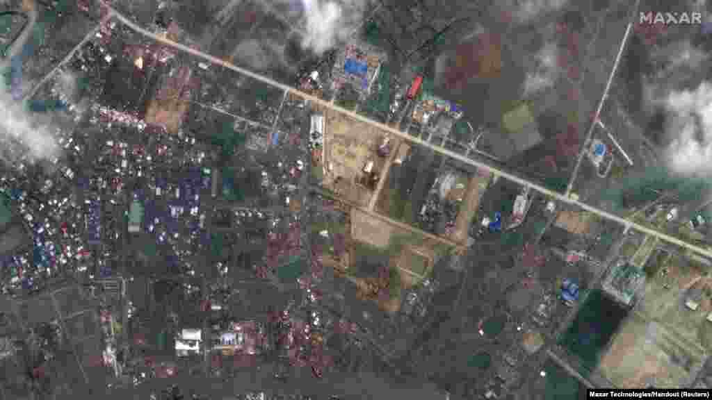 အင်အားပြင်ဆိုင်ကလုံး"မိုခါ" မဝင်ရောက်မီနဲ့ ဝင်ရောက်အပြီး ရခိုင်ပြည်နယ် စစ်တွေမြို့ကို ဝေဟင်မှတွေ့ရစဉ် (ဖေဖော်ဝါရီ ၁၇ >&nbsp;မေ ၁၅၊ ၂၀၂၃)