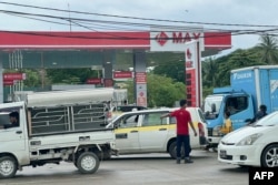 Motorists queue for petrol and diesel in front of a petrol station in Yangon, Aug. 14, 2024, amid the latest fuel shortage to hit Myanmar's commercial hub.