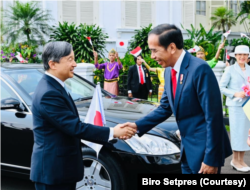 Presiden Jokowi menyambut Kaisar Jepang Naruhito di Istana Kepresidenan Bogor, Jawa Barat, Senin (19/6). (Foto: Courtesy/Biro Setpres)