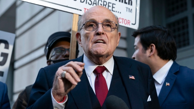 Giuliani last of 18 defendants served in Arizona fake elector case ...