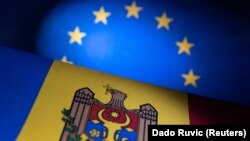 Zastave Moldavije i Evropske unije (REUTERS/Dado Ruvić)