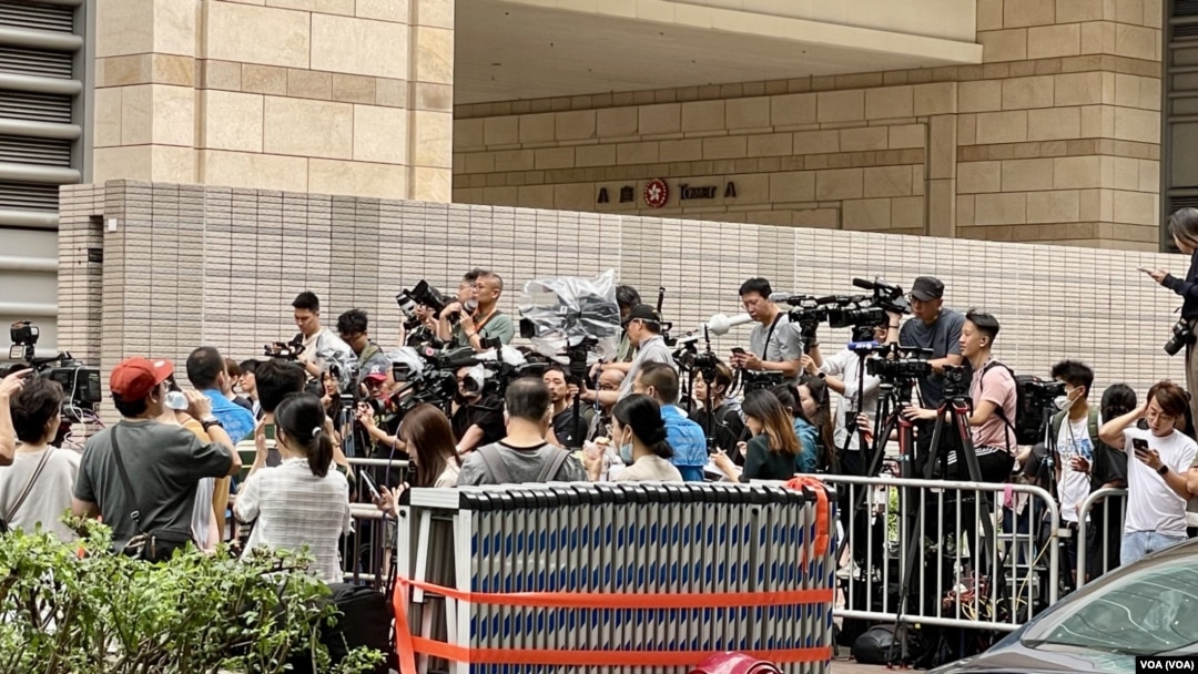 香港記者協會公佈最新的“新聞自由指數”調查，結果顯示新聞從業員對新聞自由指數的評分，創下2013年成立以來的歷史新低，只有25分。(美國之音記者)