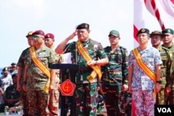 Panglima TNI Laksaman Yudo Margono membuka secara resmi latihan bersama “ASEAN Solidarity Exercise Natuna” (ASSEX-01N) di Dermaga Batu Ampar, Batam, Selasa (19/9). (Foto: VOA/Indra Yoga)