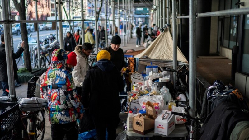 Comportamiento de inmigrantes recién llegados a Nueva York genera controversia