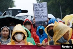 Aksi protes dalam Hari Perempuan Internasional di Jakarta, 8 Maret 2023. (REUTERS/Ajeng Dinar Ulfiana)