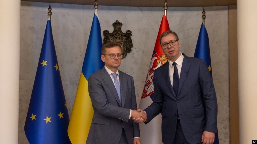 Zonja e parë dhe ministri i jashtëm i Ukrainës vizitojnë Serbinë, një aleate e Rusisë