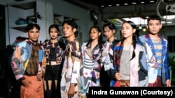 Siswa-siswa SMK N I Pandak, Yogyakarta menerapkan konsep 'sustainable fashion' yang ramah lingkungan. (Foto: Courtesy/Indra G)