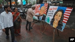 Art teacher Prithvi Raj Kambli paints portraits of U.S. President Joe Biden and Vice President Kamala Harris as passers-by look on, in Mumbai, India, July 22, 2024.