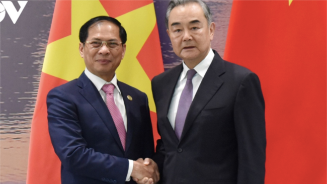 Ngoại trưởng Việt Nam Bùi Thanh Sơn và người đồng cấp Trung Quốc Vương Nghị gặp nhau ở Quảng Tây hôm 4/4 năm 2024