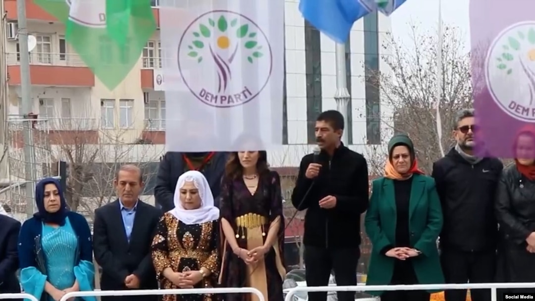 DEM Parti Batman Belediye Başkan adayı Öztüzün, muhatap bulamadığı için sosyal medya üzerinden açıklama yaptığını söyledi