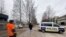 Garis polisi dipasang di luar sekolah Viertola di Vantaa, pinggiran ibu kota Helsinki, Finlandia, 2 April 2024, sehari setelah terjadi penembakan.
