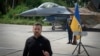 Predsjednik Ukrajine Volodimir Zelenski ispred američkog aviona F-16, negdje u Ukrajini, 4. august, 2024. 