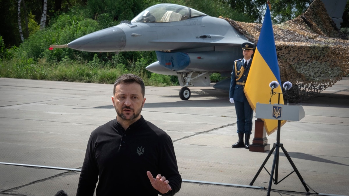 Zelenskyy shows off F-16 jets to fight Russia