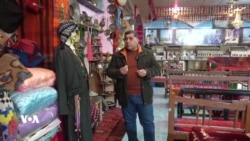 پیاوێک شوێنەوارە ڕووخاوەکان دروست دەکاتەوە