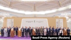 包括美国、印度和中国在内的40多个国家派出代表出席在沙特阿拉伯吉达举行的乌克兰战争和平峰会。（2023年8月6日）