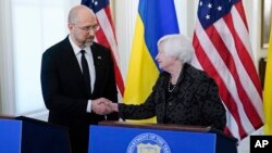 Американската секретарка за финансии рече дека САД стојат со Украина од првиот ден на војната и ќе продолжат да ја поддржуваат „колку што е потребно“