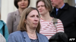 FILE - US Ambassador to Russia Lynne Tracy is pictured outside the Moscow City Court following the verdict in the case against Russian opposition figure Vladimir Kara-Murza, in Moscow, Apr. 17, 2023. 