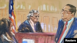 Судья Артур Энгорон слушает выступление Клиффорда Роберта, адвоката Дональда Трампа, на слушаниях в Нью-Йорке, 22 сентября 2023 года