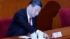 中国领导人习近平在北京人大会堂举行的全国人大闭幕式上投票。(2024年3月11日)