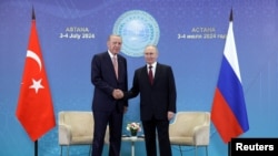 Президент Турции Реджеп Тайип Эрдоган и президент РФ Владимир Путин в Астане, 3 июля 2024 года.