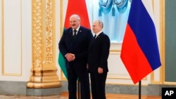 Rais wa Russia Vladimir Putin na Rais wa Belarus Alexander Lukashenko walipokutana huko Moscow, Apr. 6, 2023. (Gavriil Grigorov, Sputnik, Kremlin Pool Photo via AP)