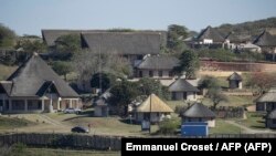 Vista geral da casa do ex-presidente sul-africano Jacob Zuma em Nkandla, KwaZulu-Natal, 3 julho 2023 (foto de arquivo) 