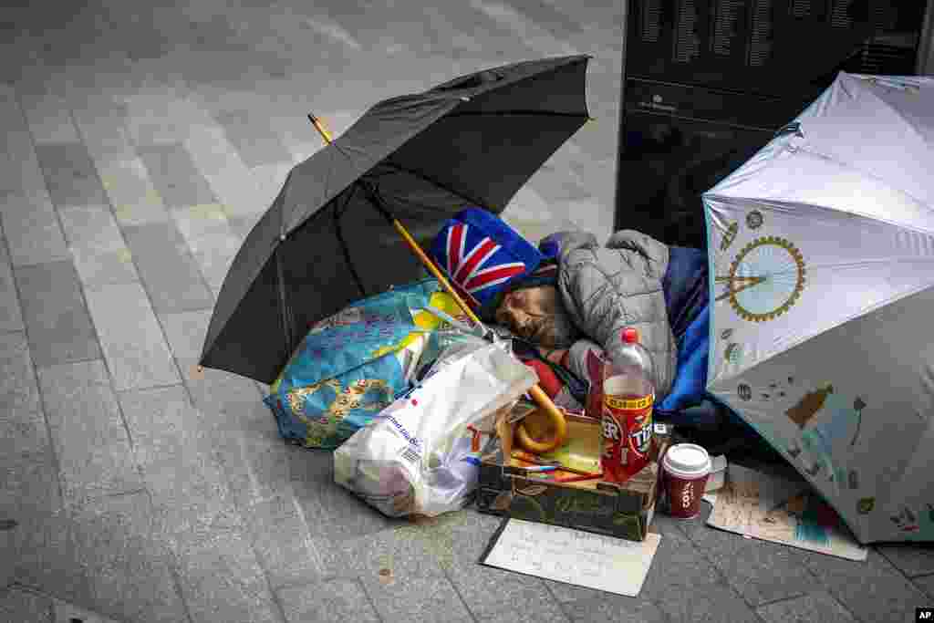 A man sleeps on the ground ahead of Britain's King Charles III coronation ceremony in London, May 6, 2023.