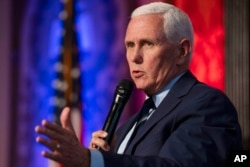 Kandidat presiden dari Partai Republik dan mantan Wakil Presiden Mike Pence berbicara pada 3 Oktober 2023, di Universitas Georgetown di Washington. (Foto: AP)