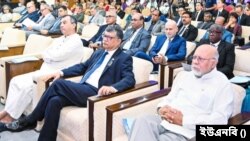 ফরেন সার্ভিস একাডেমিতে অনুষ্ঠিত ‘জি-২০ সামিট: ঢাকা টু নয়া দিল্লি’ শীর্ষক আলোচনা অনুষ্ঠানে বাংলাদেশের পররাষ্ট্র সচিব মাসুদ বিন মোমেন। 