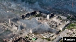 Pogled dronom prikazuje oštećene zgrade, usljed ruskih napada na Ukrajinu, u Vovčansku, oblast Harkov, Ukrajina, na ovom snimku ekrana iz videa objavljenog 2. juna 2024.