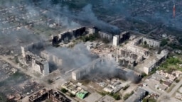 资料照片：乌克兰哈尔科夫地区被俄罗斯攻击摧毁的楼房。(6月2日)