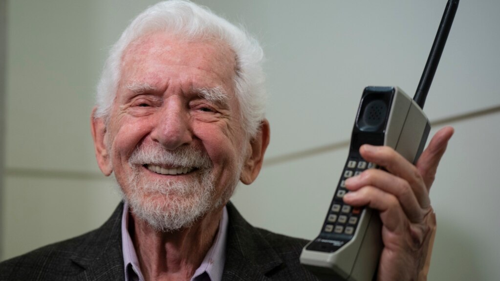 Inventor of First Mobile Phone Looks back, Thinks about Future