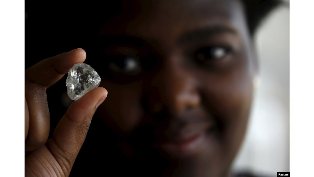 BHP pushes ahead on diamond sale, De Beers out of Canada process