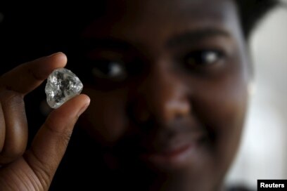 Anglo American gains controlling stake in De Beers