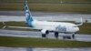 Pesawat Boeing 737 MAX 9 milik maskapai Alaska Airlines mendarat darurat di bandara Portland, Oregon, Sabtu 6 Januari 2024.