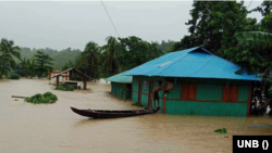 কর্মকর্তারা জানিয়েছেন, প্রথমিক হিসাব অনুযায়ী বন্যায় চট্টগ্রামের অন্তত ১৩৫ কোটি টাকার ক্ষয়ক্ষতি হয়েছে। 