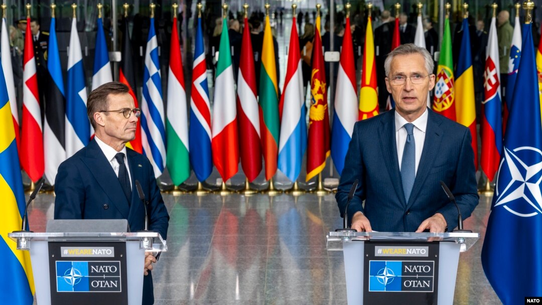 İsveç Başbakanı Ulf Kristersson, “şahsi desteği ve kişisel kararlılığı” için Stoltenberg’e teşekkür etti. Kristersson, “Bizden beklentilerin farkındayız, bizim beklentilerimiz de çok yüksek” dedi. 