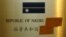 瑙魯2003年曾為了與台灣重建外交關係鋪路而關閉了駐北京大使館，瑙魯大使館門牌上的“大使館”一字被遮蓋。（2003年8月1日）