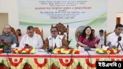 নওগাঁর পোরশায় এক আলোচনা সভায় খাদ্যমন্ত্রী সাধন চন্দ্র মজুমদার।