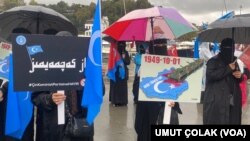 İstanbul'da Uygurlar Pekin'i protesto etti