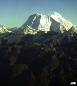 mount Melungtse