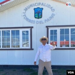 En busca de oportunidades, el migrante venezolano, Daniel Blanco, se abrió paso hasta conseguir un lugar en el sector del turismo en Chile. [Cortesía]