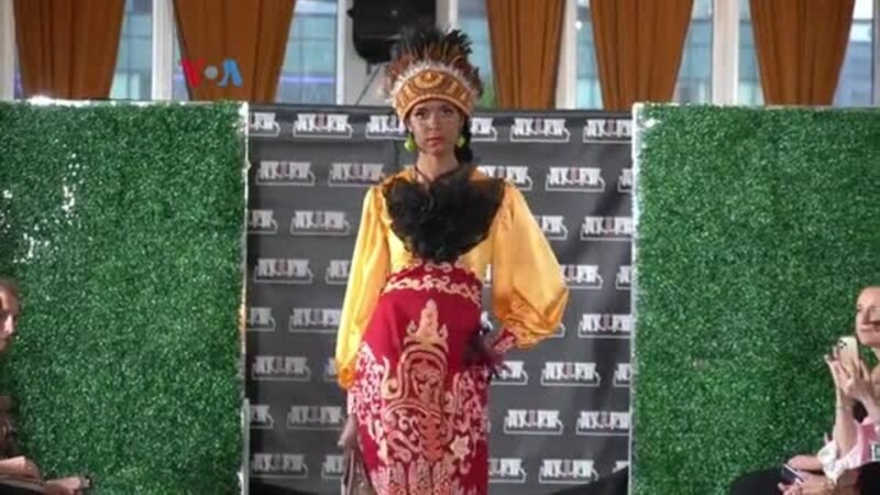 Nuansa Kain Lokal Indonesia di Panggung New York Indonesia Fashion Week