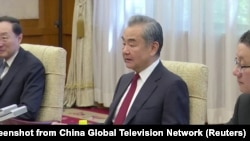 2024年5月15日，中國外交部長王毅在北京會見巴基斯坦官員。（路透社照片）